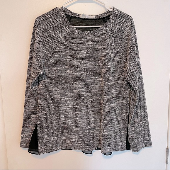 BCBGeneration Black and White Long Sleeve Top Size S - Picture 1 of 6